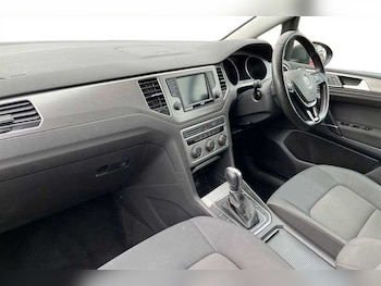 Used Volkswagen Golf SV 2015 for sale - 76967030: Photo