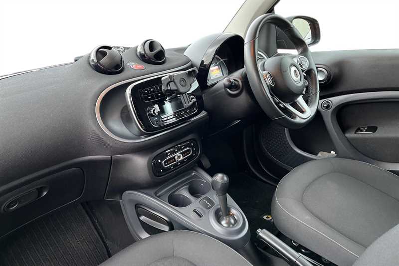 Used smart fortwo 2018 for sale - 77576644: Photo 2