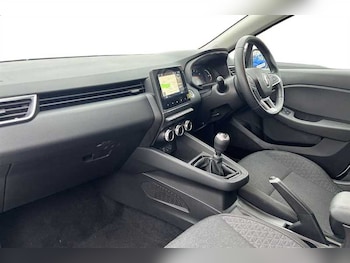 Used Renault Clio 2022 for sale - 76928278: Photo