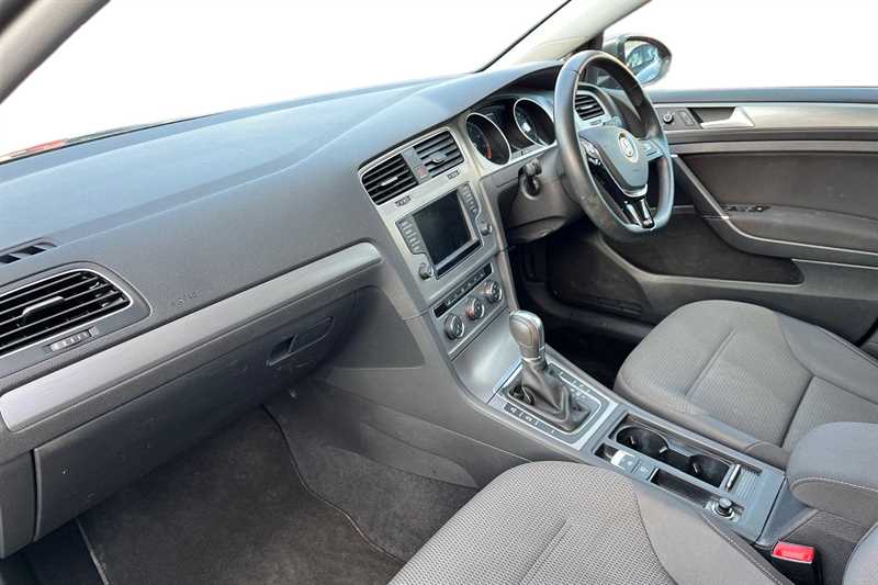 Used Volkswagen Golf 2017 for sale - 77442872: Photo 2