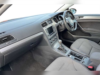 Used Volkswagen Golf 2017 for sale - 77442872: Photo