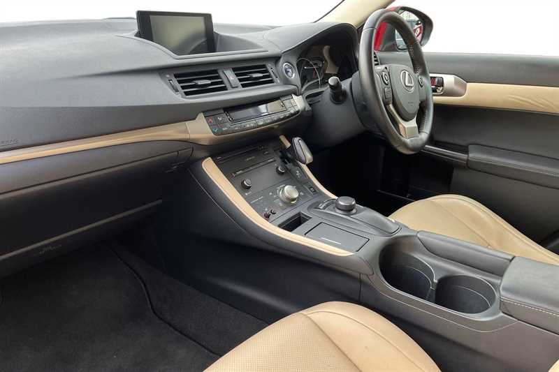 Used Lexus CT 2014 for sale - 76967033: Photo 2