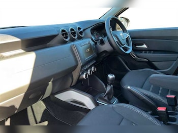 Used Dacia Duster 2021 for sale - 76272731: Photo 2