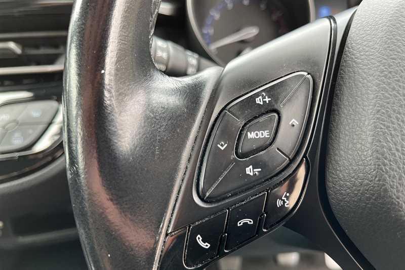 Used Toyota C-HR 2017 for sale - 76022080: Photo 16