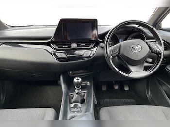 Used Toyota C-HR 2017 for sale - 76022080: Photo 4