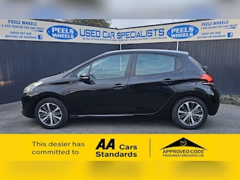 Used Peugeot 208 2016 for sale - 76111890: Photo 4