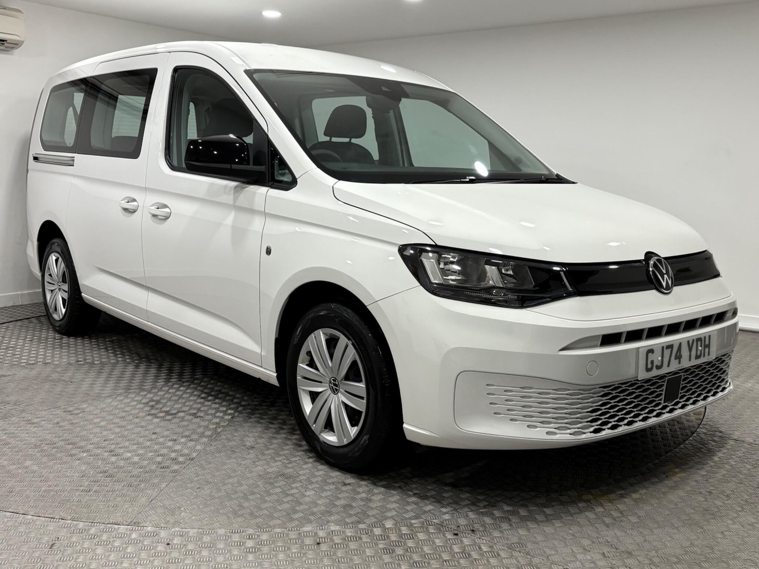 Used Volkswagen Caddy Maxi 2024 for sale - 76839376: Photo 1