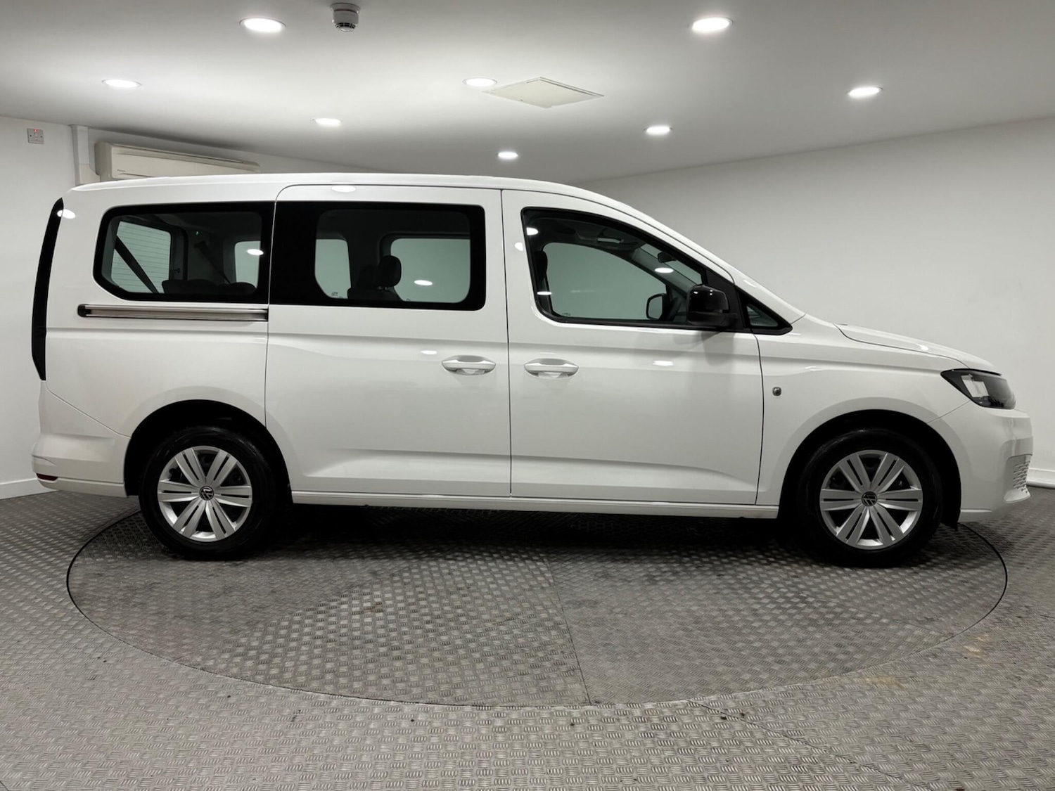 Used Volkswagen Caddy Maxi 2024 for sale - 76839376: Photo 2