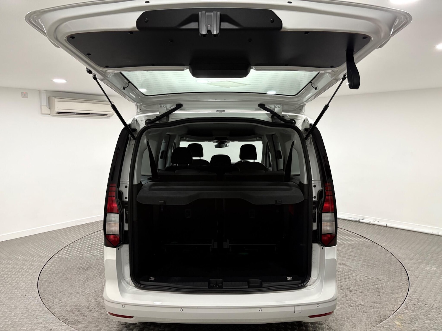 Used Volkswagen Caddy Maxi 2024 for sale - 76839376: Photo 44