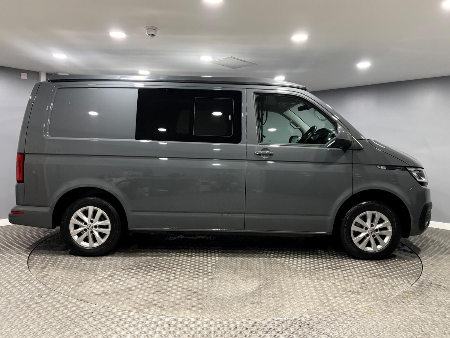 Used Volkswagen Transporter 2023 for sale - 78157593: Photo 2