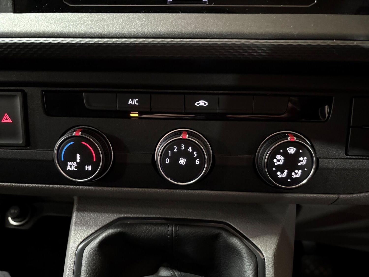 Used Volkswagen Transporter 2021 for sale - 77496165: Photo 42