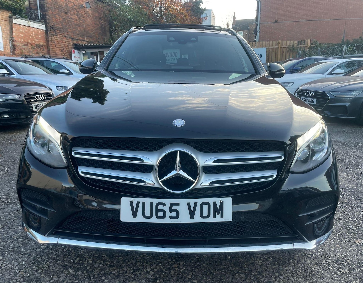 Used Mercedes-Benz GLC 2015 for sale - 76607945: Photo 2