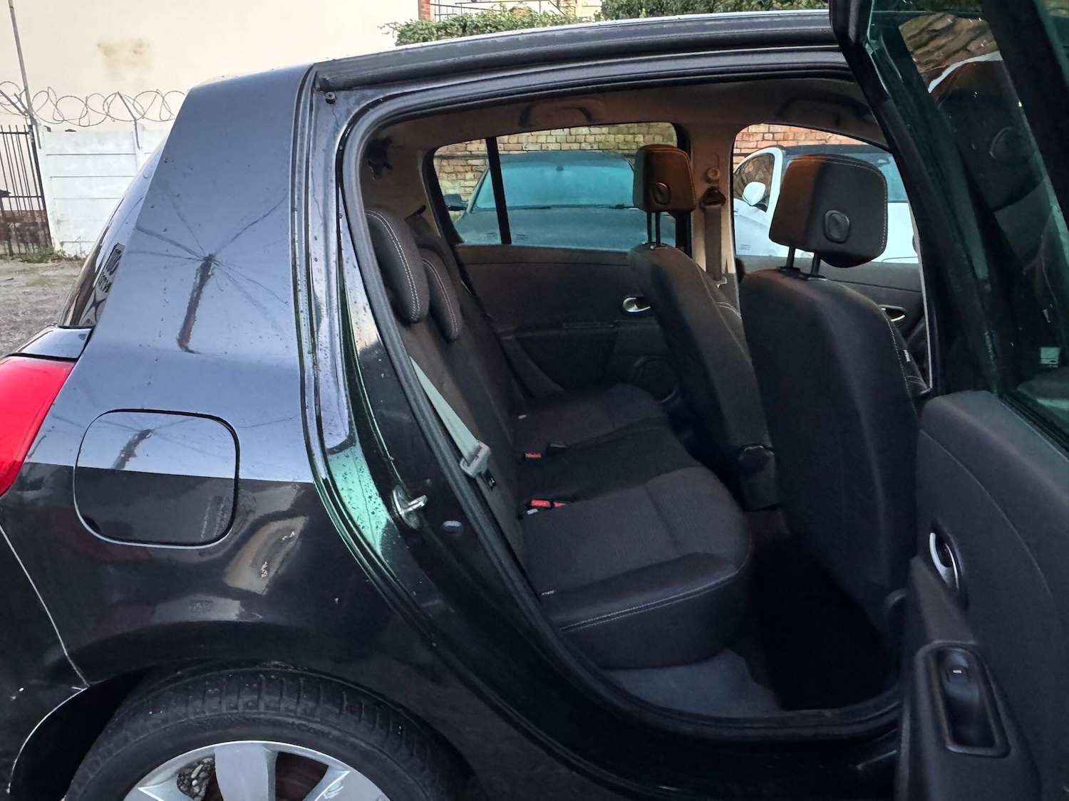 Used Renault Clio 2010 for sale - 77054027: Photo 14