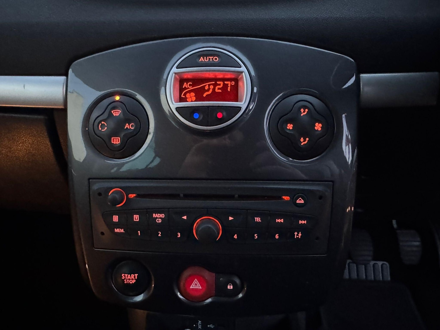 Used Renault Clio 2010 for sale - 77054027: Photo 24