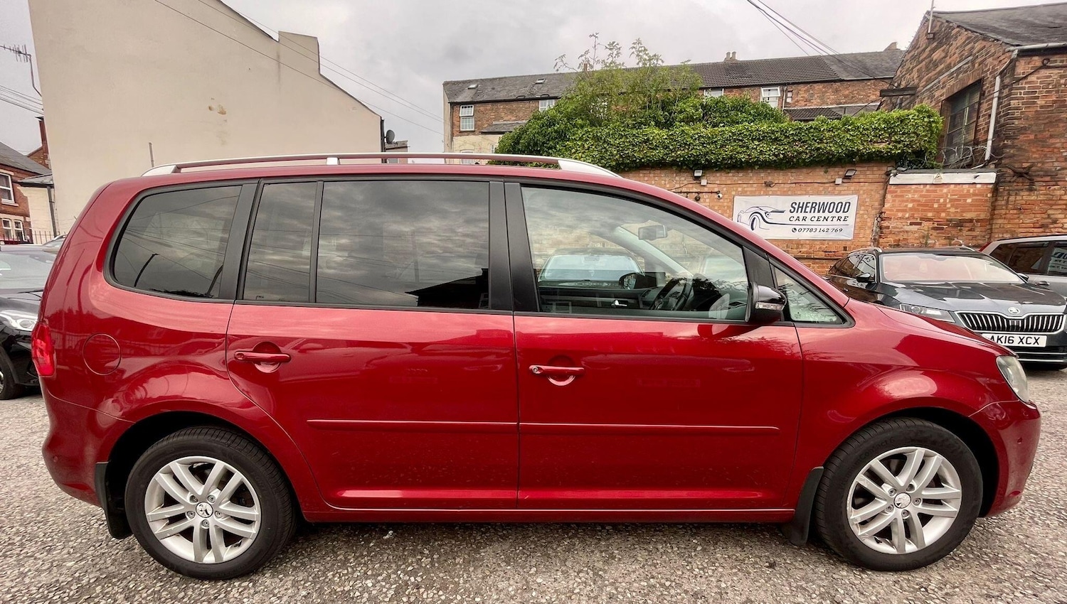 Used Volkswagen Touran 2011 for sale - 76702220: Photo 10