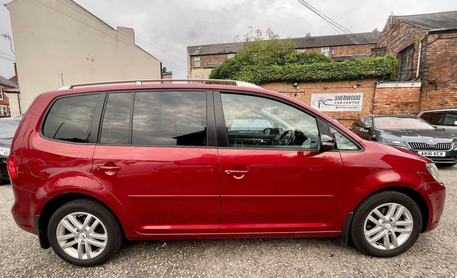 Used Volkswagen Touran 2011 for sale - 76702220: Photo 11
