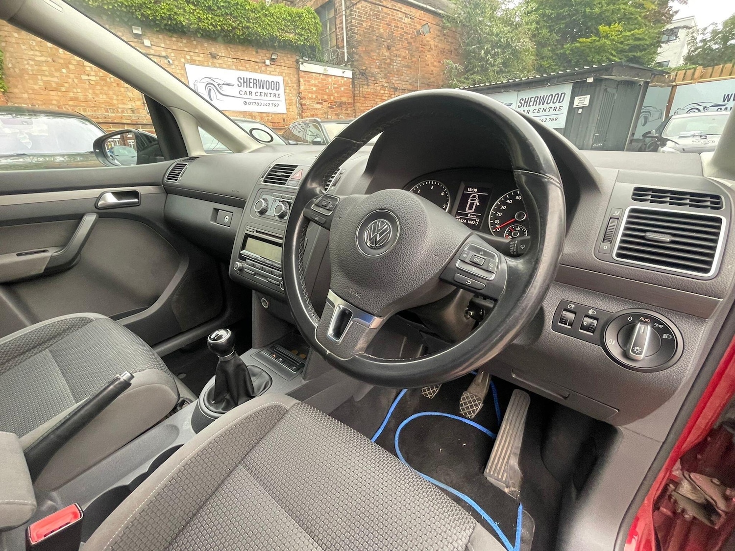 Used Volkswagen Touran 2011 for sale - 76702220: Photo 15