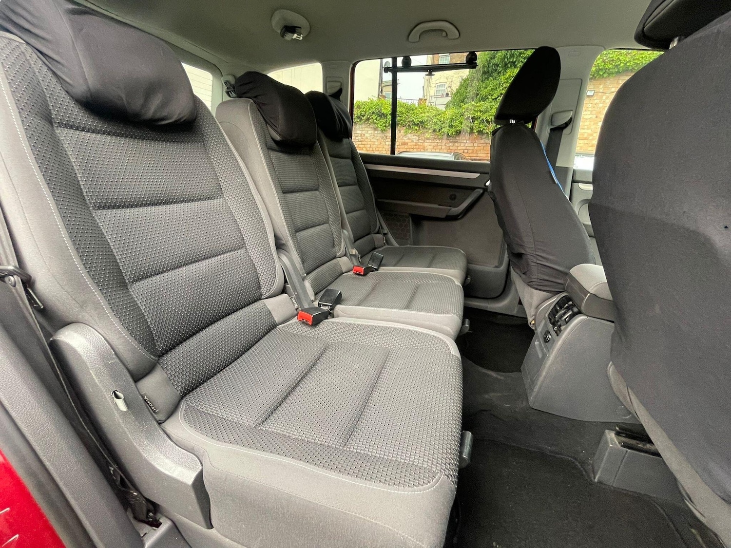 Used Volkswagen Touran 2011 for sale - 76702220: Photo 24