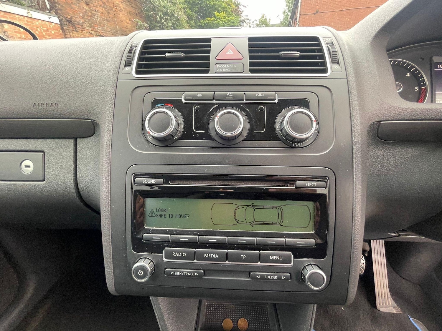 Used Volkswagen Touran 2011 for sale - 76702220: Photo 29