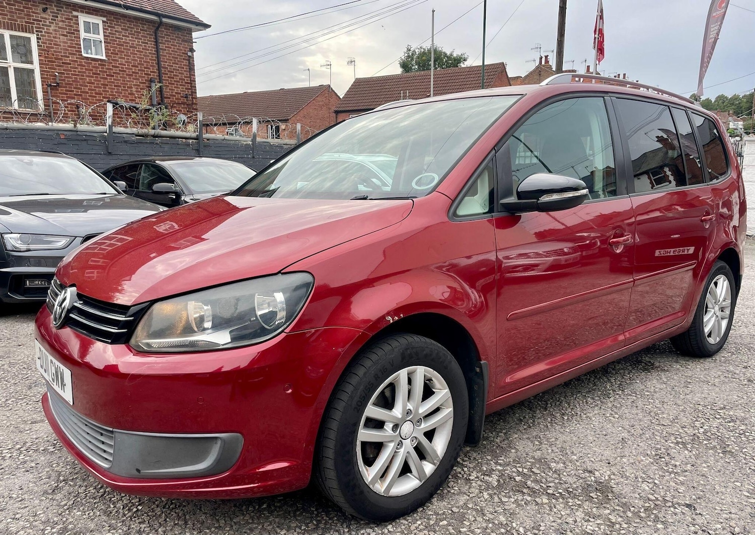 Used Volkswagen Touran 2011 for sale - 76702220: Photo 3
