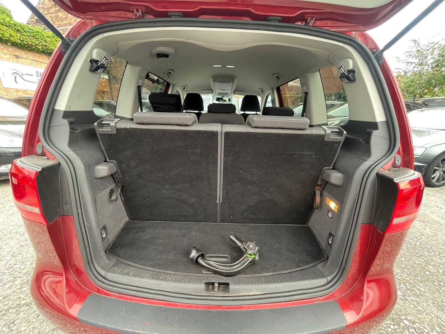 Used Volkswagen Touran 2011 for sale - 76702220: Photo 31