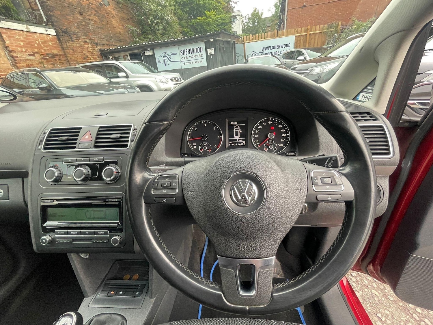 Used Volkswagen Touran 2011 for sale - 76702220: Photo 33