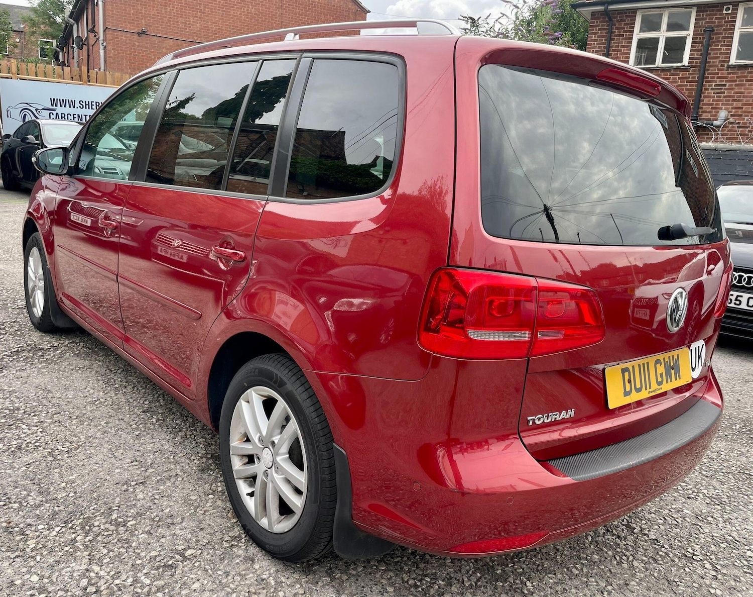 Used Volkswagen Touran 2011 for sale - 76702220: Photo 4