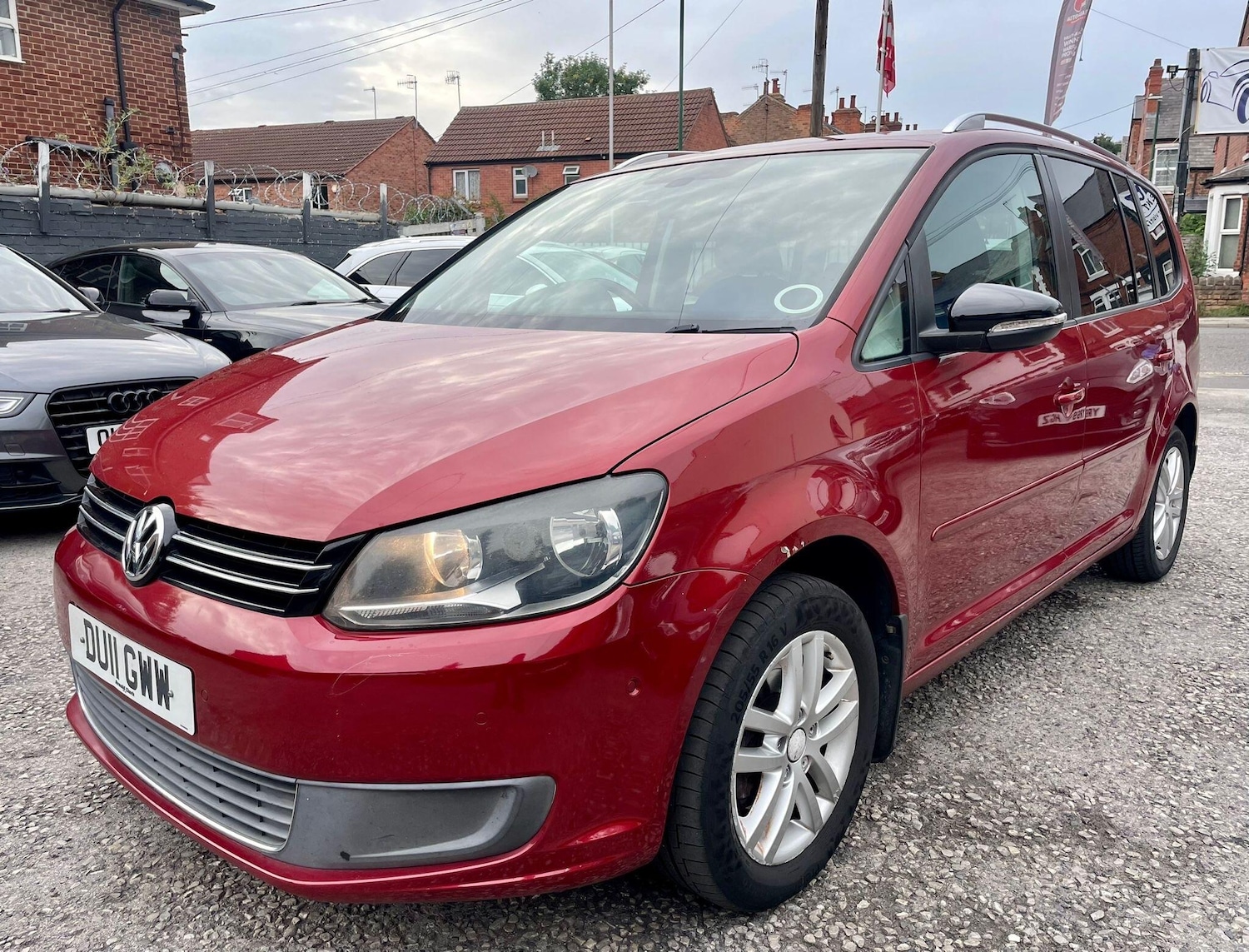 Used Volkswagen Touran 2011 for sale - 76702220: Photo 6