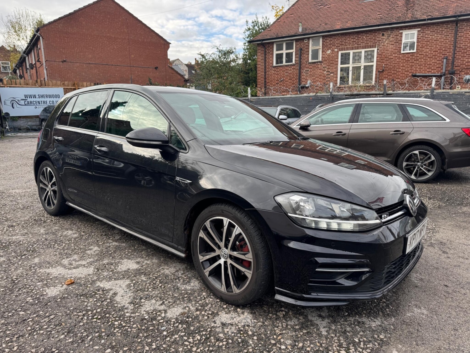 Used Volkswagen Golf 2017 for sale - 76360696: Photo 1