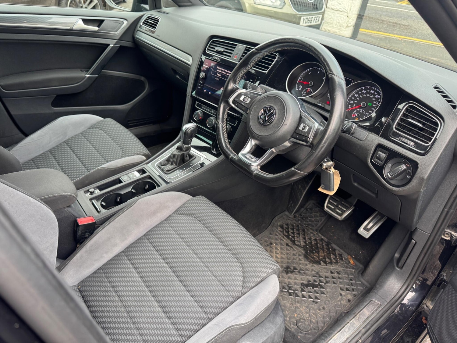 Used Volkswagen Golf 2017 for sale - 76360696: Photo 28