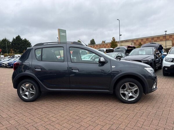Used Dacia Sandero Stepway 2018 for sale - 76097246: Photo 2