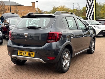 Used Dacia Sandero Stepway 2018 for sale - 76097246: Photo 3