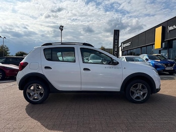 Used Dacia Sandero Stepway 2020 for sale - 76046497: Photo 2