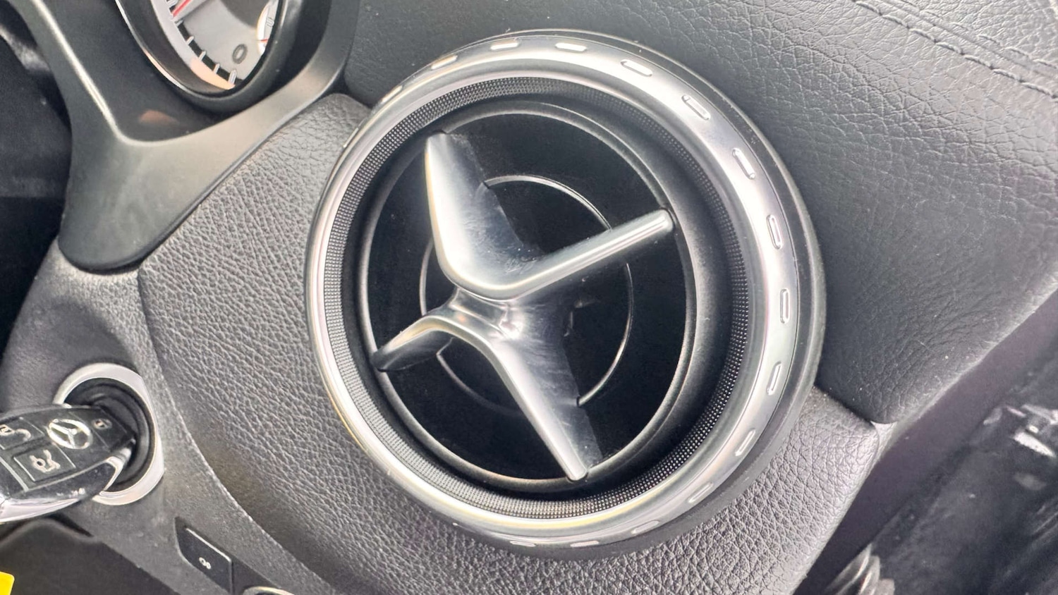 Used Mercedes-Benz GLA 2014 for sale - 77140919: Photo 42