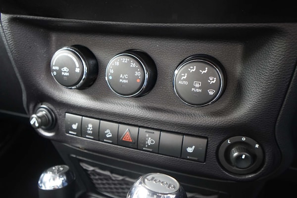 Used Jeep Wrangler 2015 for sale - 76277454: Photo 44