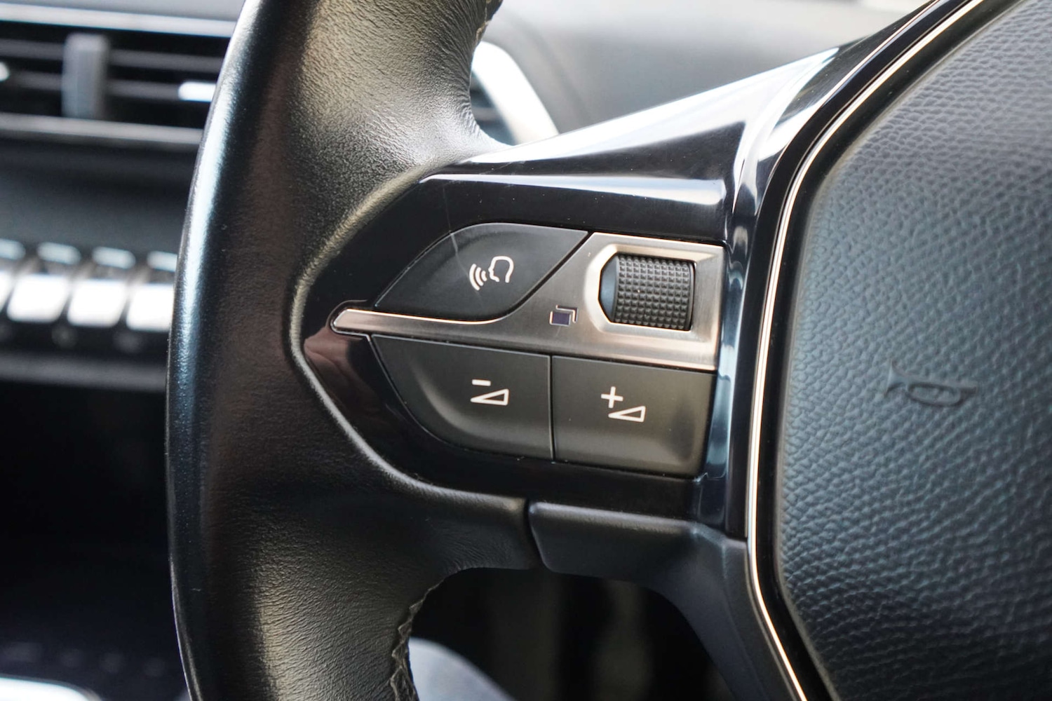 Used Peugeot 5008 2018 for sale - 76699680: Photo 62