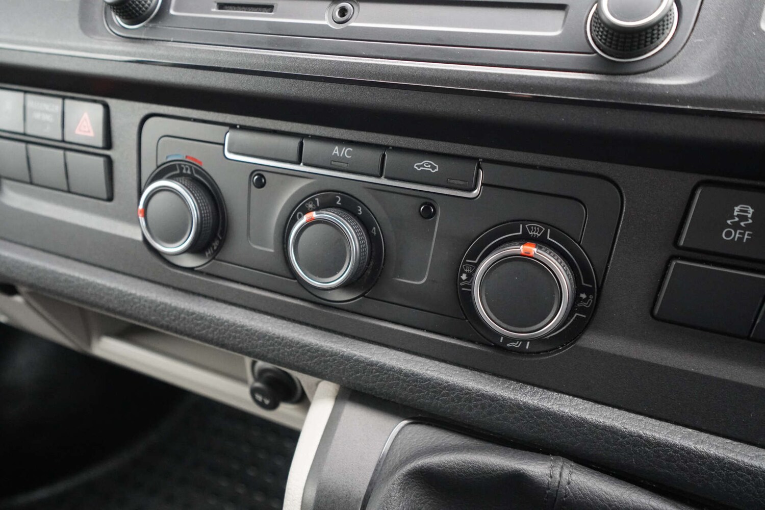 Used Volkswagen Transporter 2020 for sale - 76601350: Photo 64