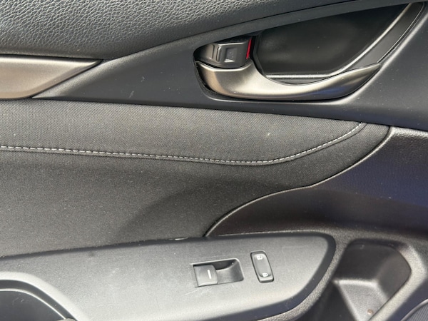 Used Honda Civic 2017 for sale - 76307131: Photo 29
