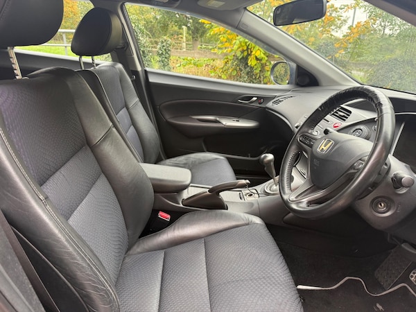 Used Honda Civic 2010 for sale - 76283121: Photo 10