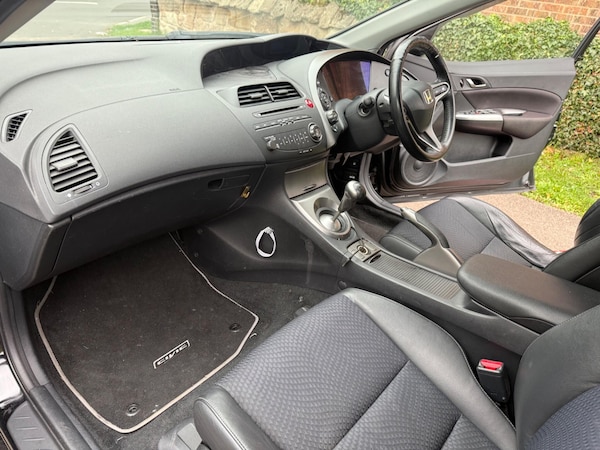 Used Honda Civic 2010 for sale - 76283121: Photo 18
