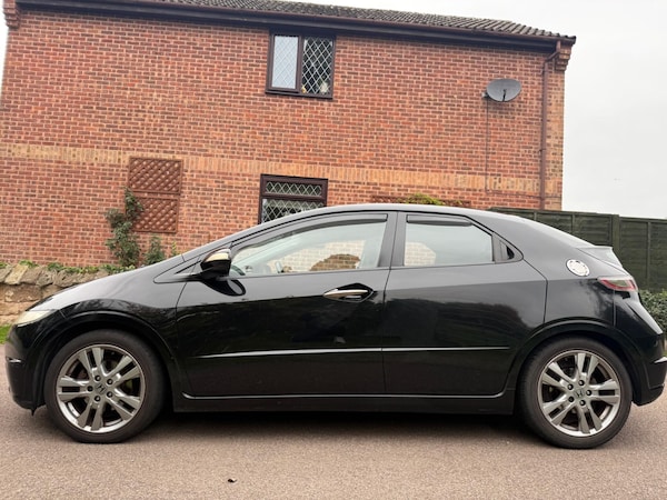 Used Honda Civic 2010 for sale - 76283121: Photo 4