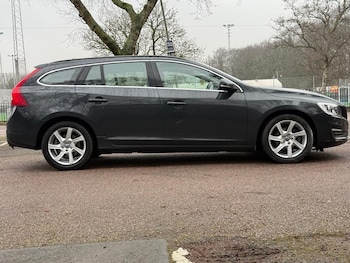 Used Volvo V60 2014 for sale - 76227067: Photo 2