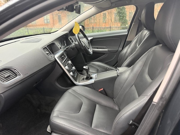 Used Volvo V60 2014 for sale - 76227067: Photo 38