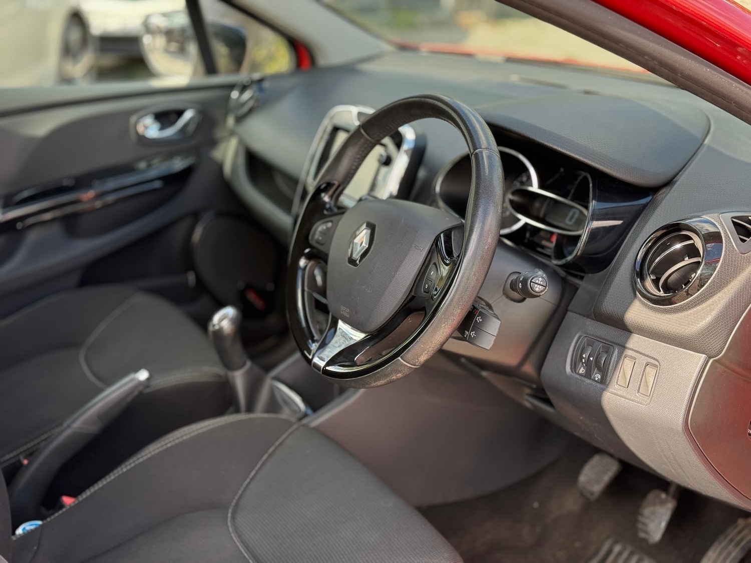 Used Renault Clio 2014 for sale - 76371348: Photo 12