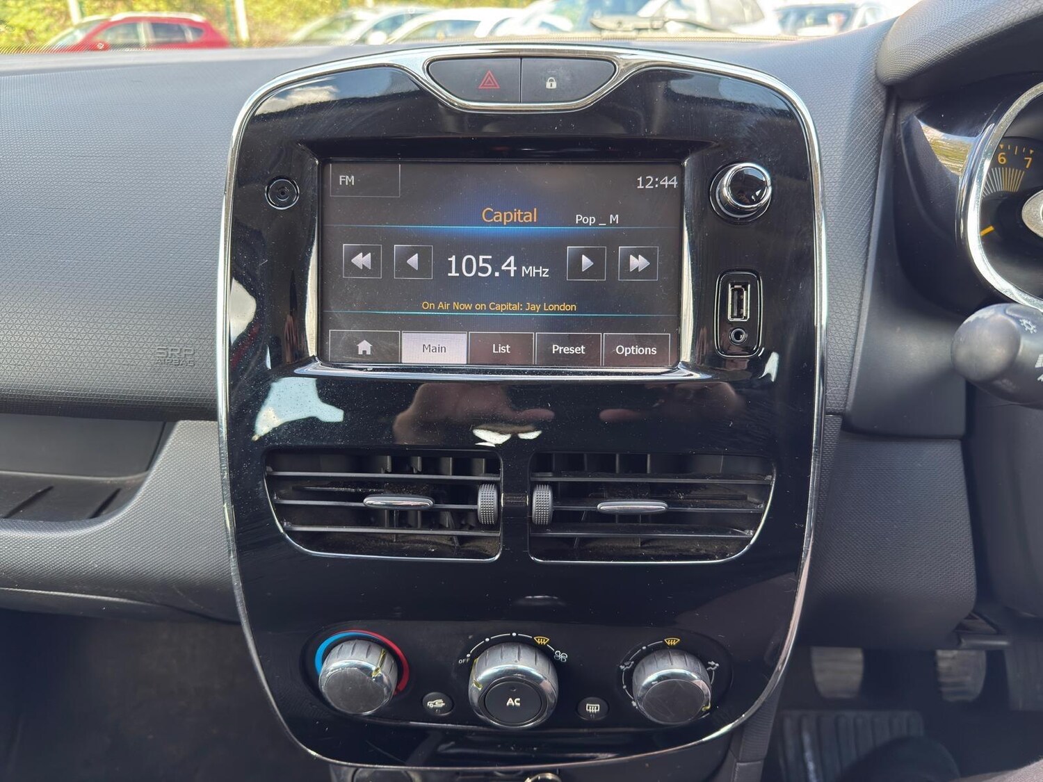 Used Renault Clio 2014 for sale - 76371348: Photo 25