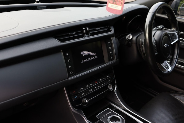 Used Jaguar XF 2017 for sale - 76247560: Photo 12