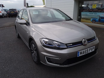 Used Volkswagen Golf 2019 for sale - 75600171: Photo