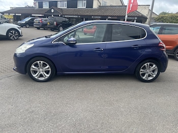 Used Peugeot 208 2013 for sale - 78876355: Photo