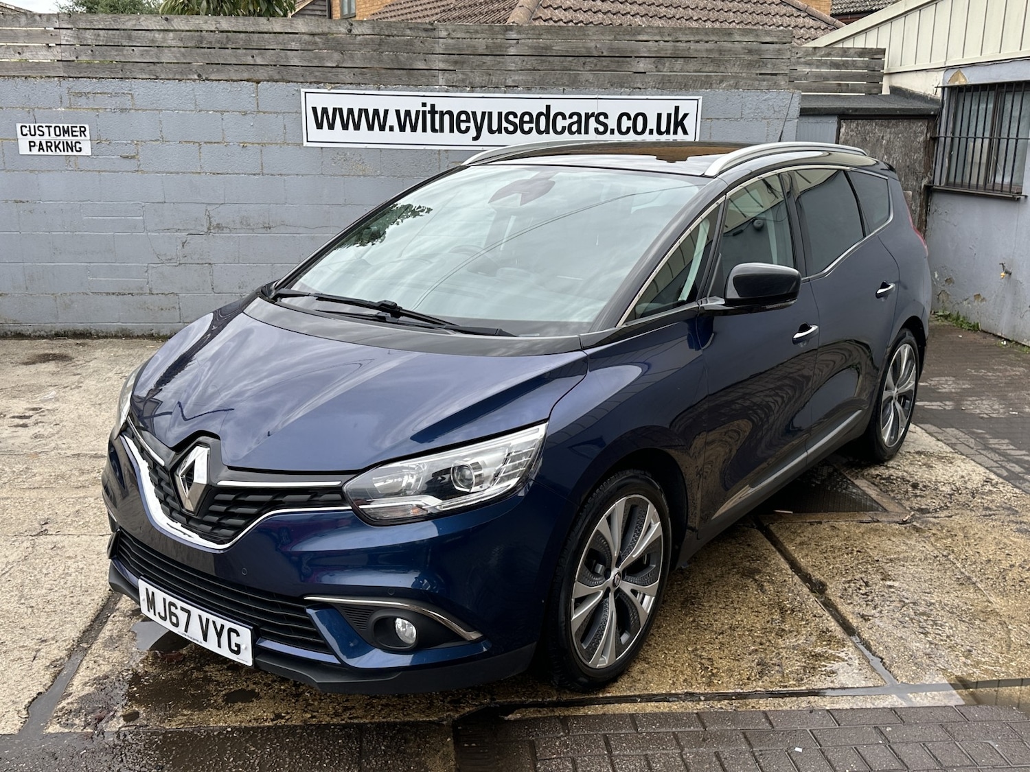 Used Renault Grand Scenic 2017 for sale - 76956937: Photo 1
