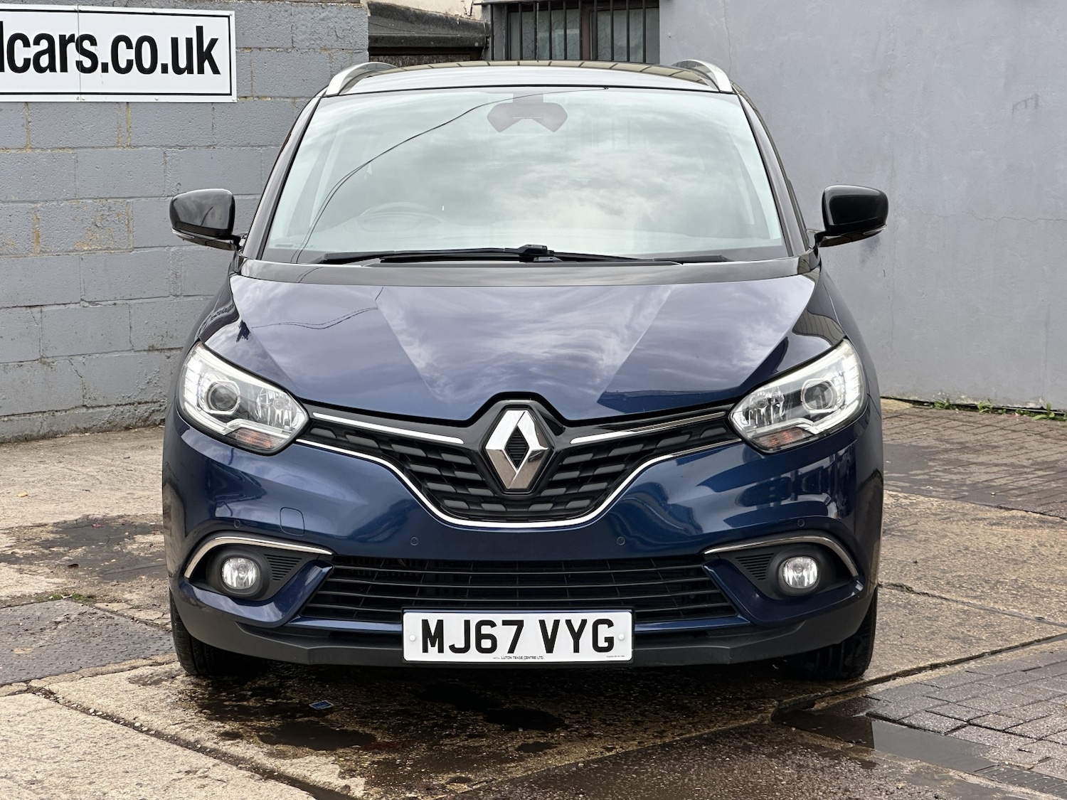 Used Renault Grand Scenic 2017 for sale - 76956937: Photo 2